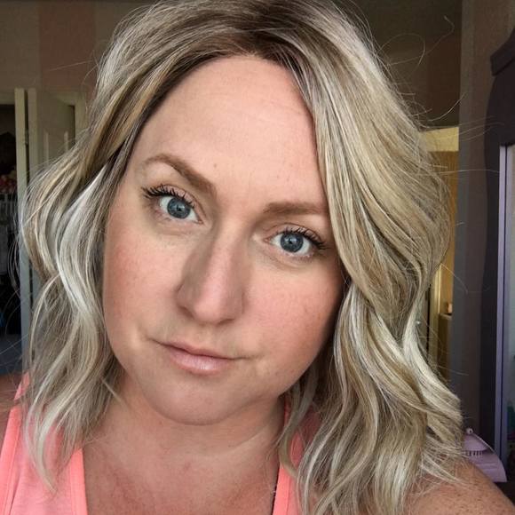 Meet your Posher, Amanda - Picture 1 of 1